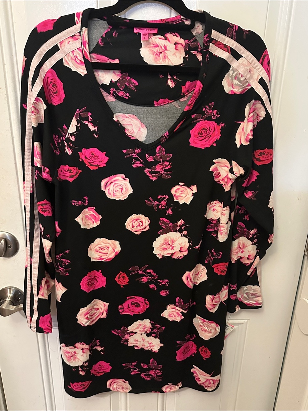 Betsey Johnson Black Floral V-Neck Tunic with Pockets & Pink Roses NWT Size S